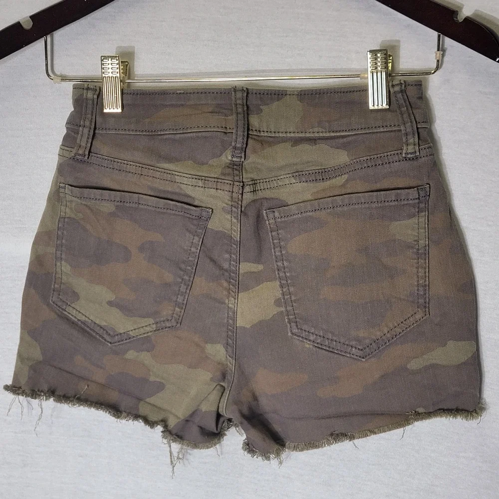 SO Fray Hem Camouflage Utility‎ Short Exposed Buttons Size 0 Button Fly Highrise